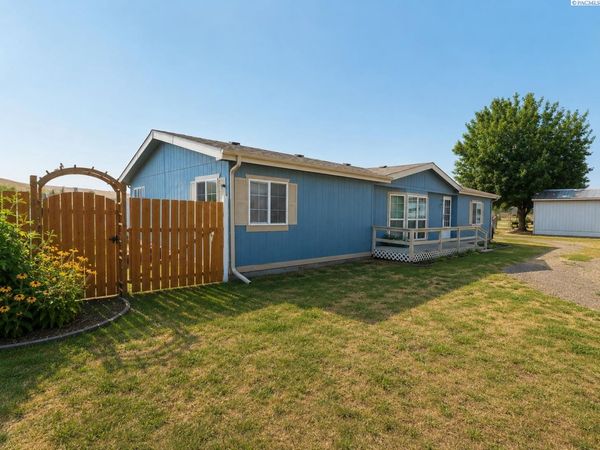 81 Morrow St, Endicott, WA 99125