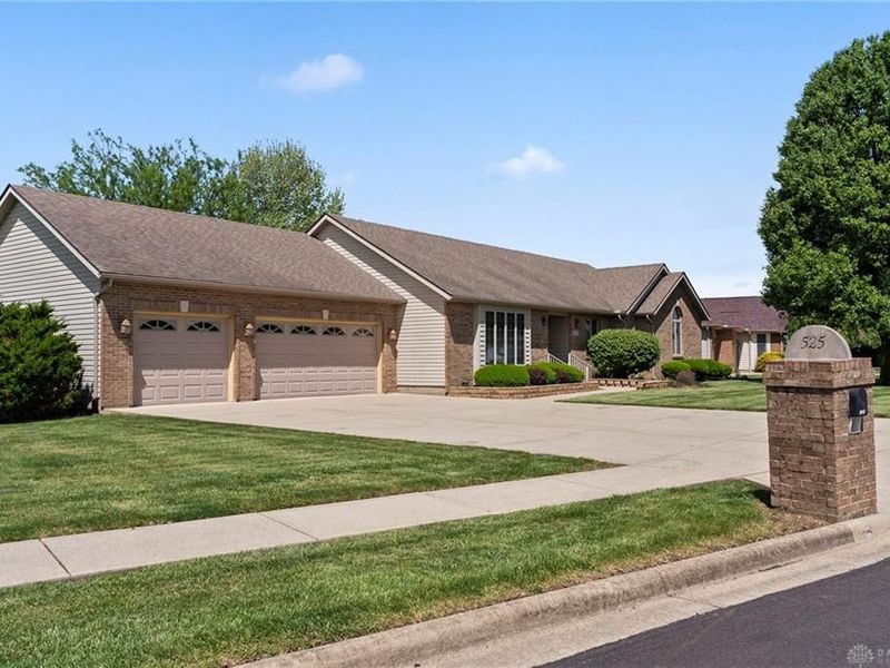 525 Burdick Drive, Washington Court House, OH 43160 Photo 2