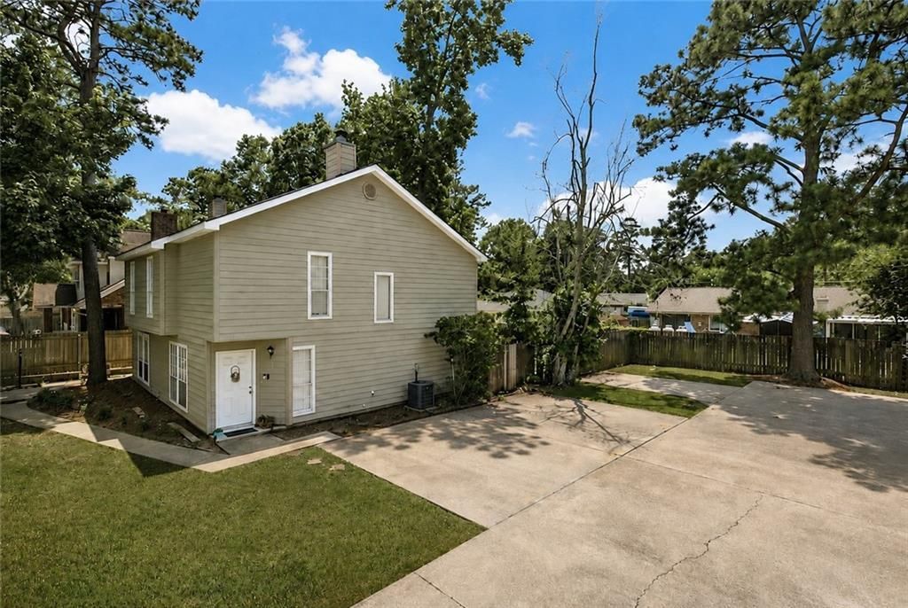 740 HEAVENS Drive , Mandeville, LA 70471