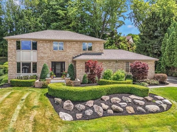 821 Box Canyon Court, Rochester Hills, MI 48309