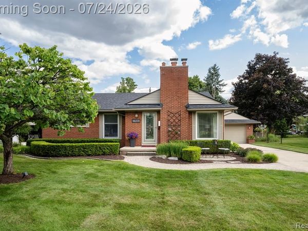 16231 Beechwood Avenue, Beverly Hills Vlg, MI 48025