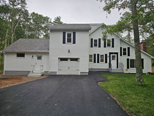 3 Viber Ln, Unit 1, Falmouth, MA 02536