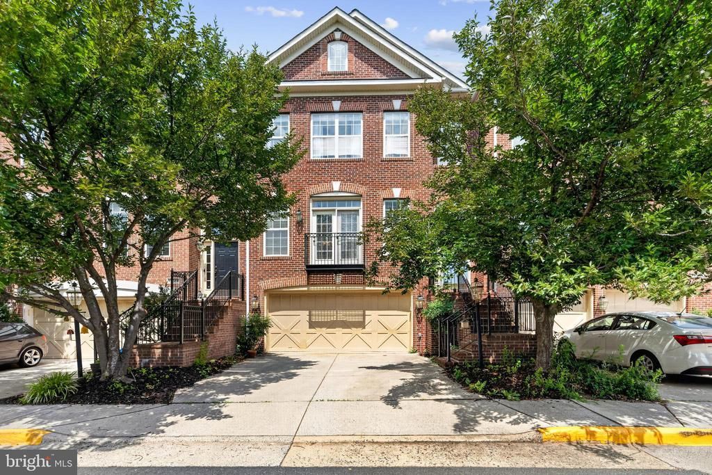 13042 Greg Roy Lane, Herndon, VA 20171 Main Photo
