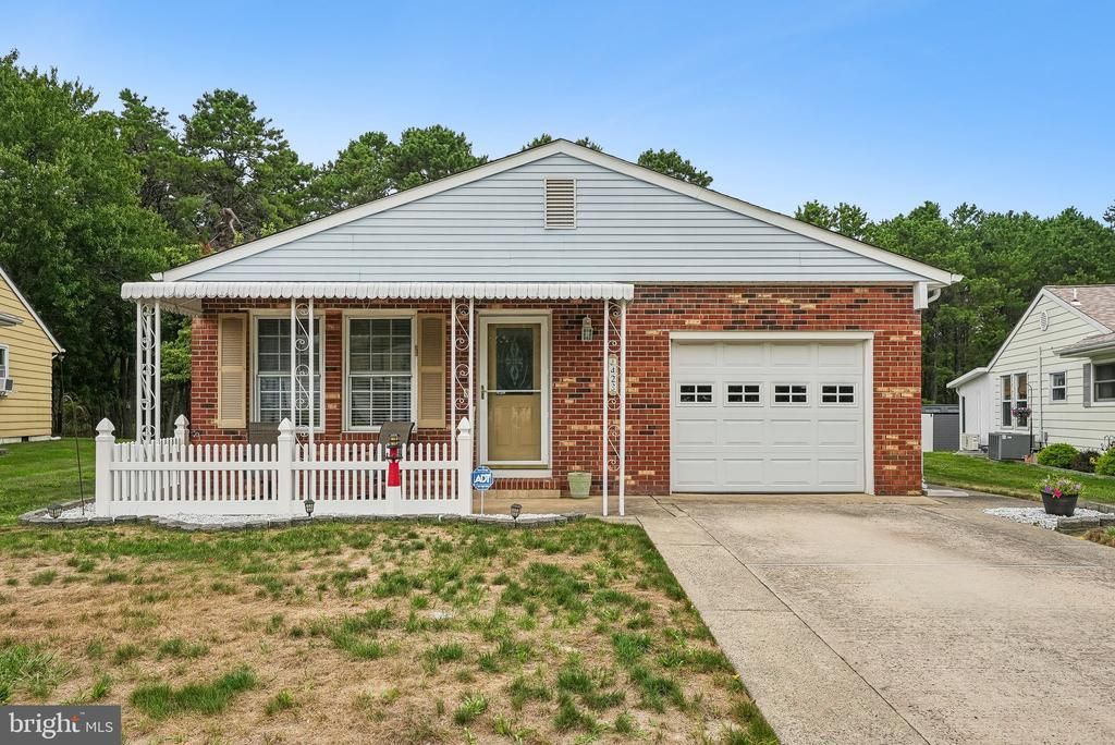 423 Costa Mesa Drive, Toms River, NJ 08757 Main Photo