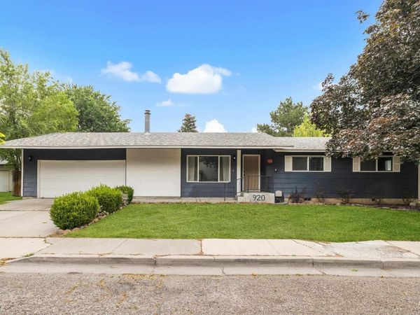 920 N 12th E, Mountain Home, ID 83647