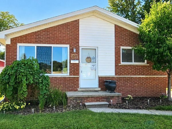 27825 Joan Street, Saint Clair Shores, MI 48081