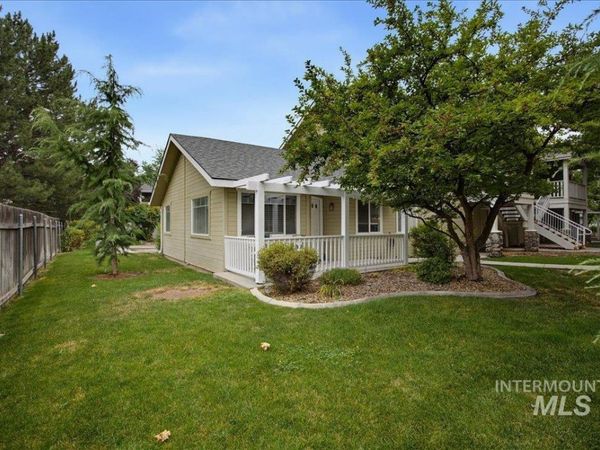 439 W State St, Eagle, ID 83616