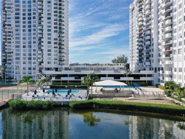 2780 NE 183rd St, Unit 901, Aventura, FL 33160