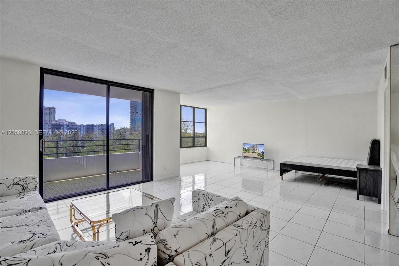 500 Three Islands Blvd, Unit 213, Hallandale Beach, FL 33009 Photo