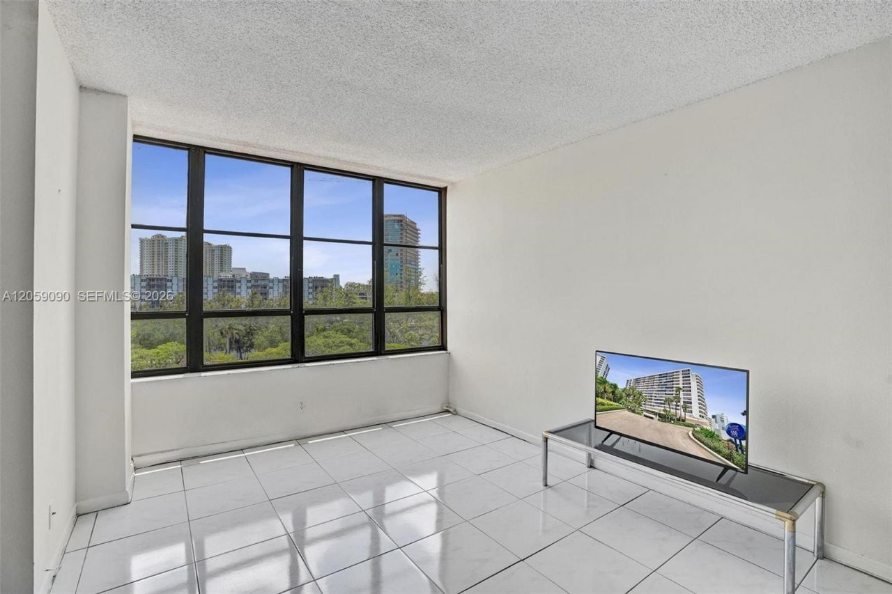 500 Three Islands Blvd, Unit 213, Hallandale Beach, FL 33009 Photo