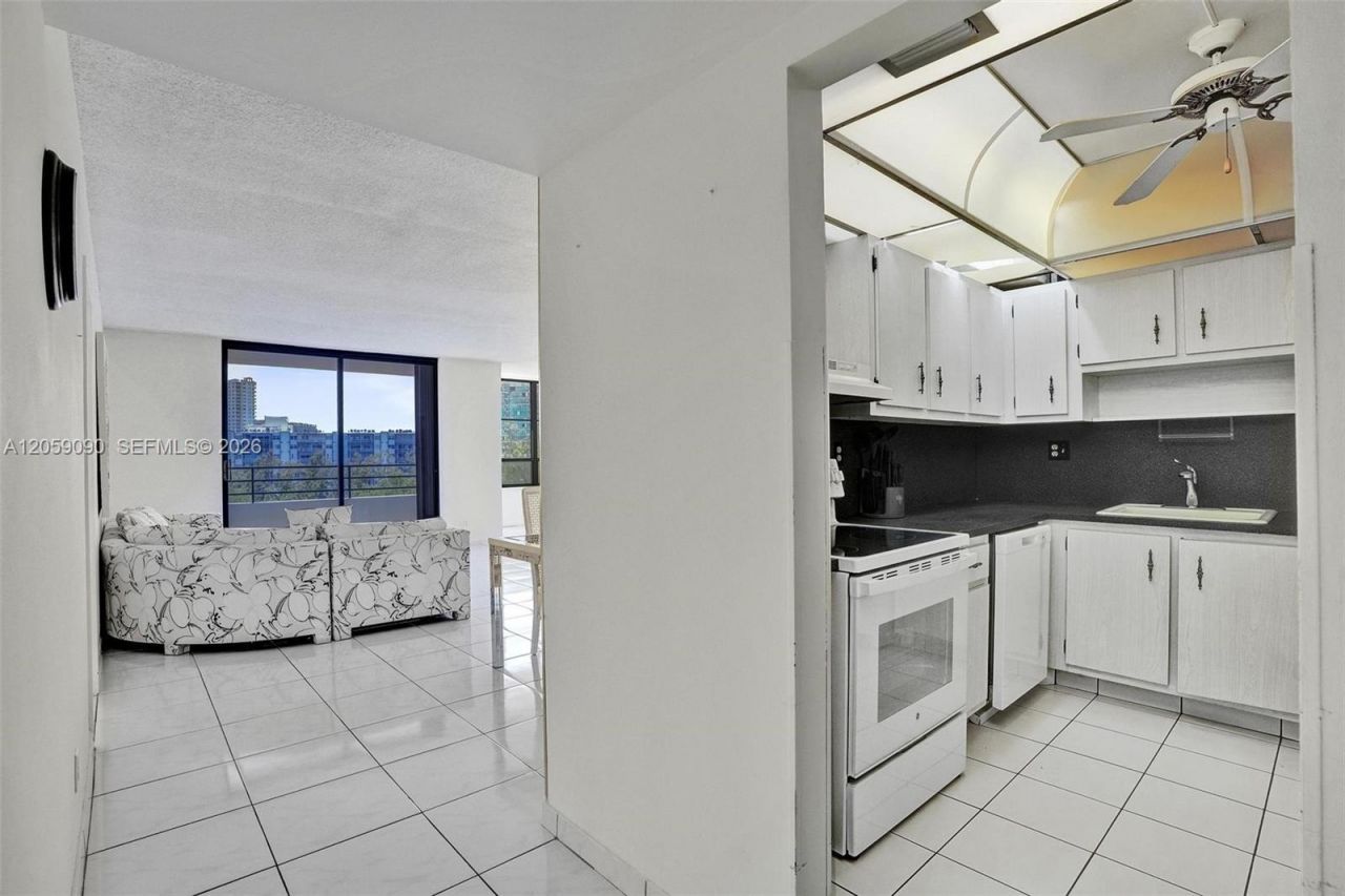 500 Three Islands Blvd, Unit 213, Hallandale Beach, FL 33009 Photo