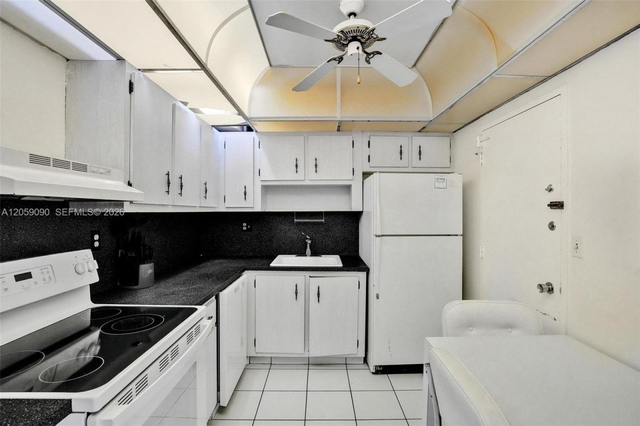500 Three Islands Blvd, Unit 213, Hallandale Beach, FL 33009 Photo