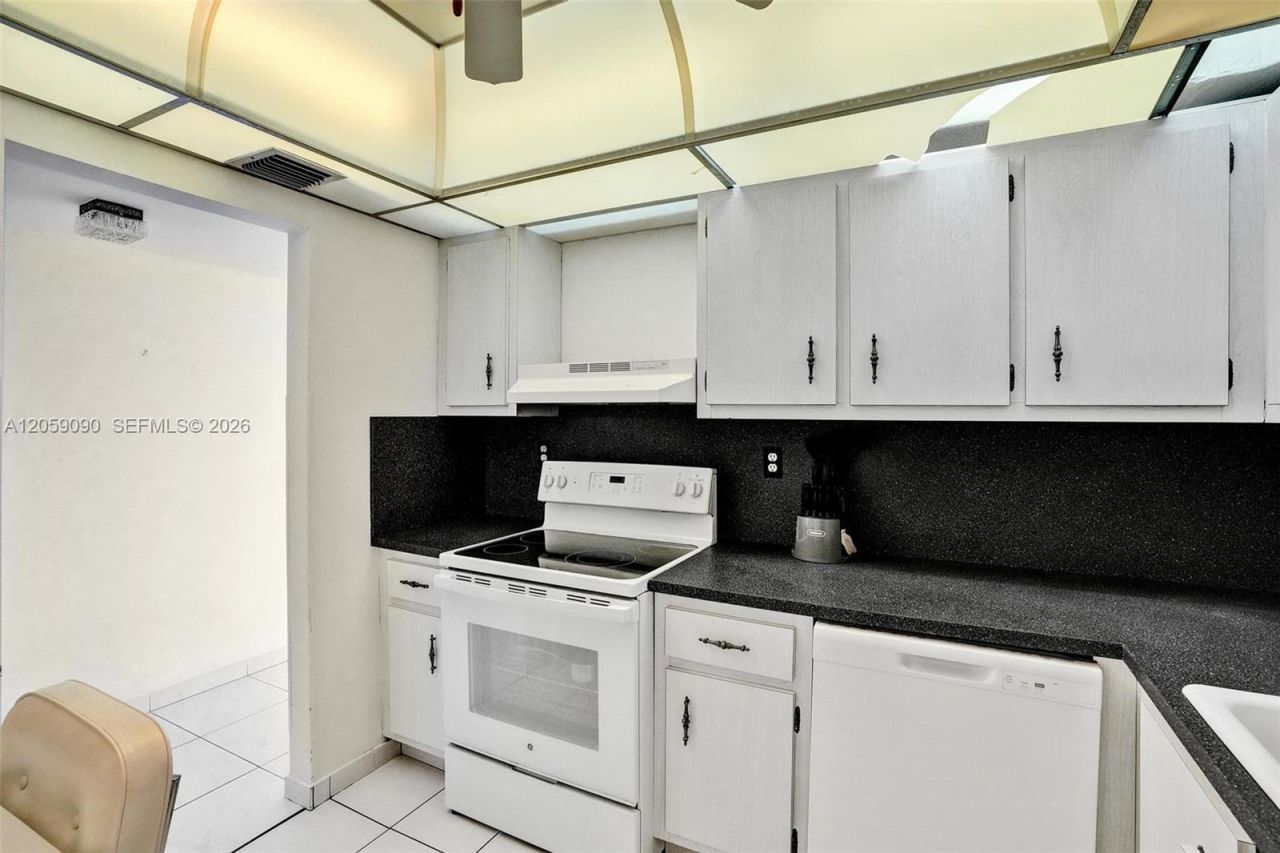 500 Three Islands Blvd, Unit 213, Hallandale Beach, FL 33009 Photo