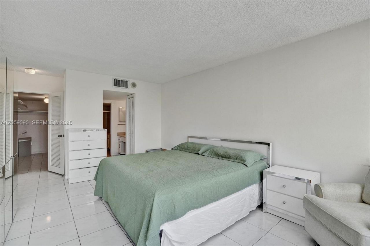 500 Three Islands Blvd, Unit 213, Hallandale Beach, FL 33009 Photo