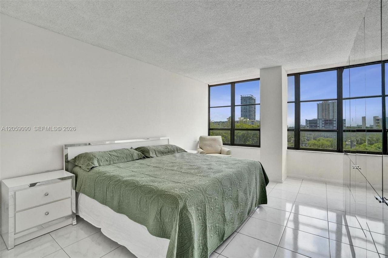 500 Three Islands Blvd, Unit 213, Hallandale Beach, FL 33009 Photo