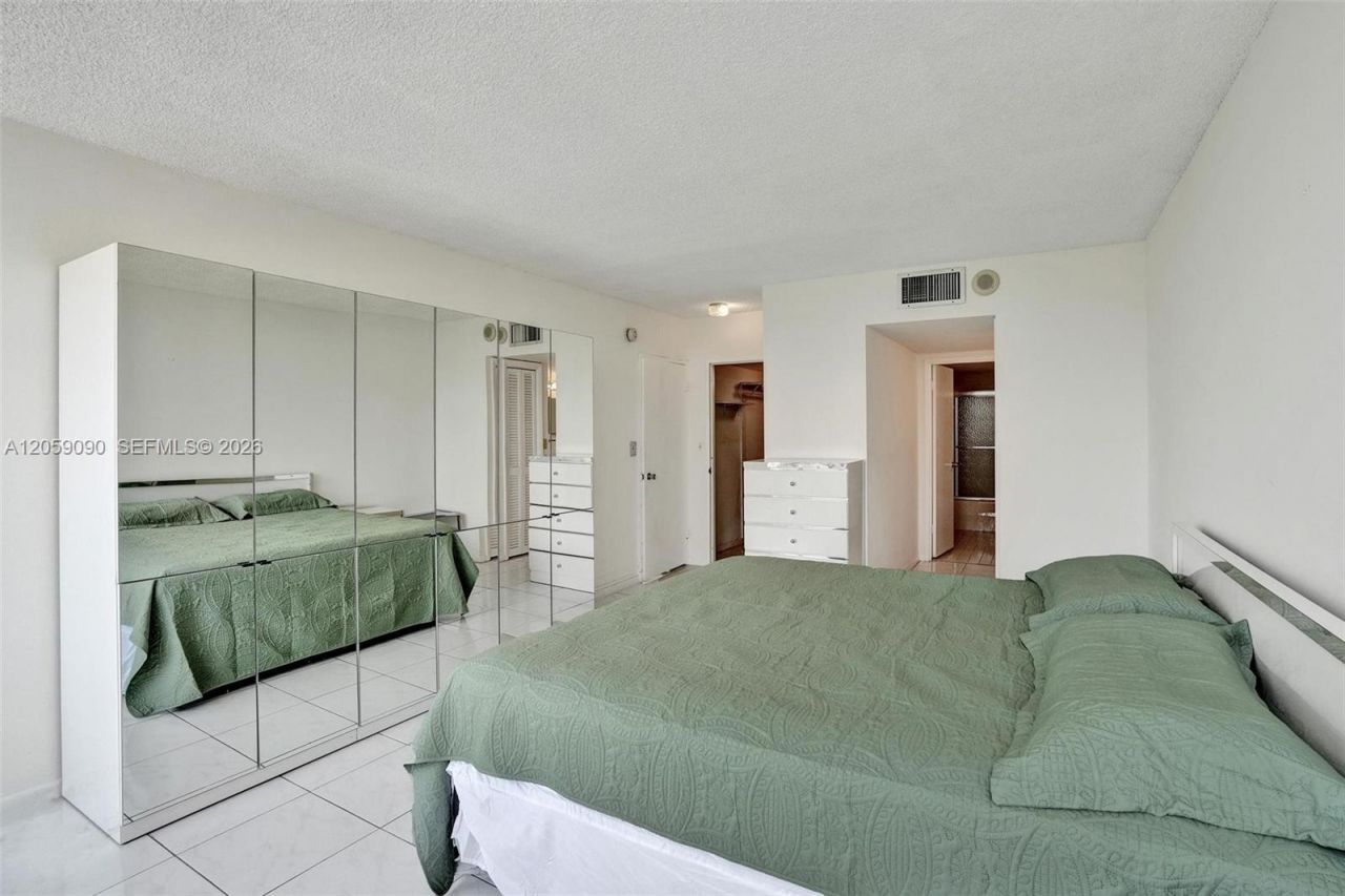 500 Three Islands Blvd, Unit 213, Hallandale Beach, FL 33009 Photo