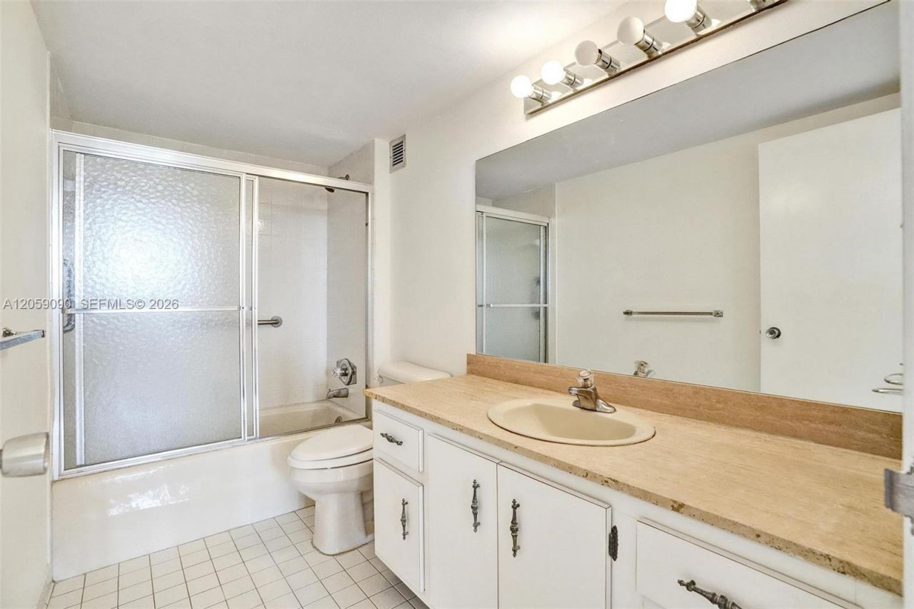 500 Three Islands Blvd, Unit 213, Hallandale Beach, FL 33009 Photo
