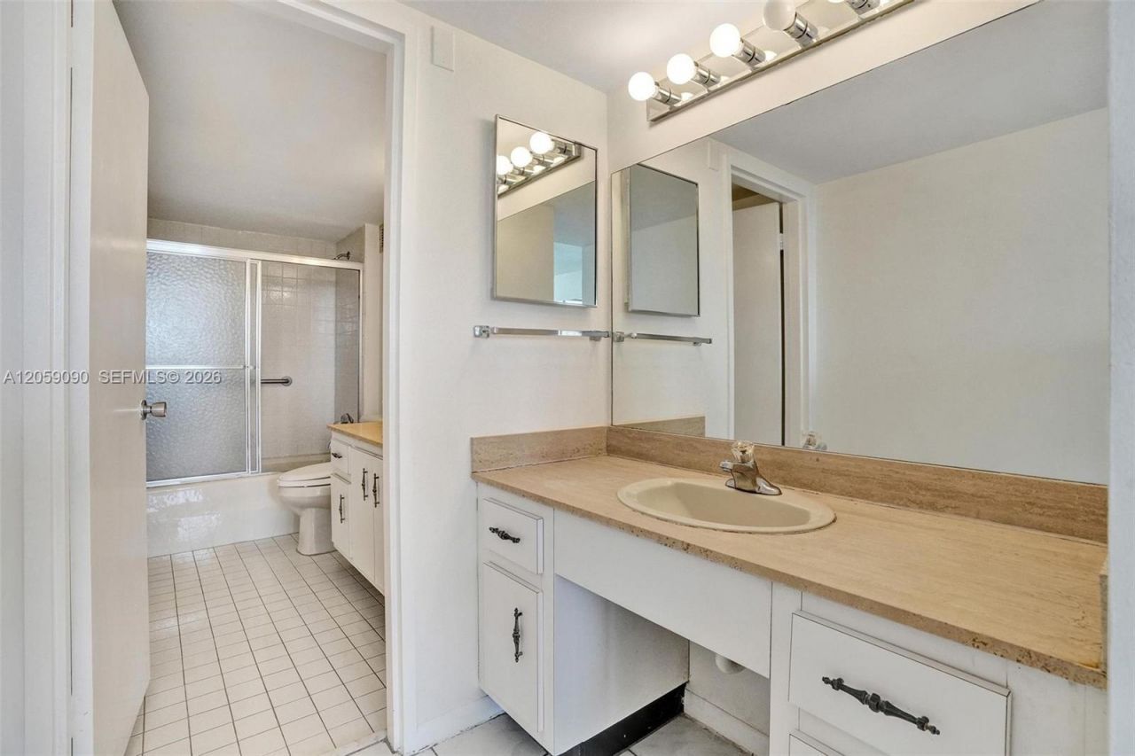 500 Three Islands Blvd, Unit 213, Hallandale Beach, FL 33009 Photo