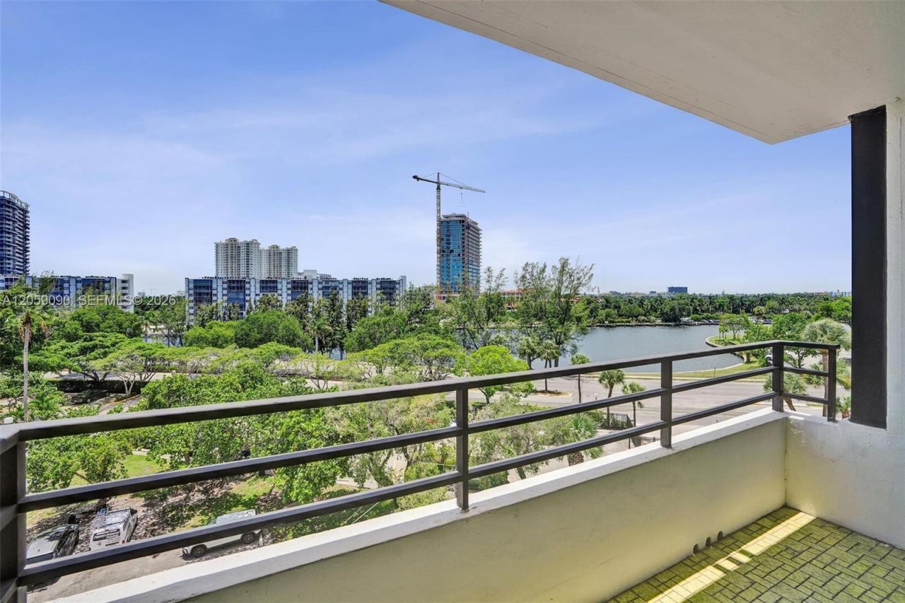500 Three Islands Blvd, Unit 213, Hallandale Beach, FL 33009 Photo
