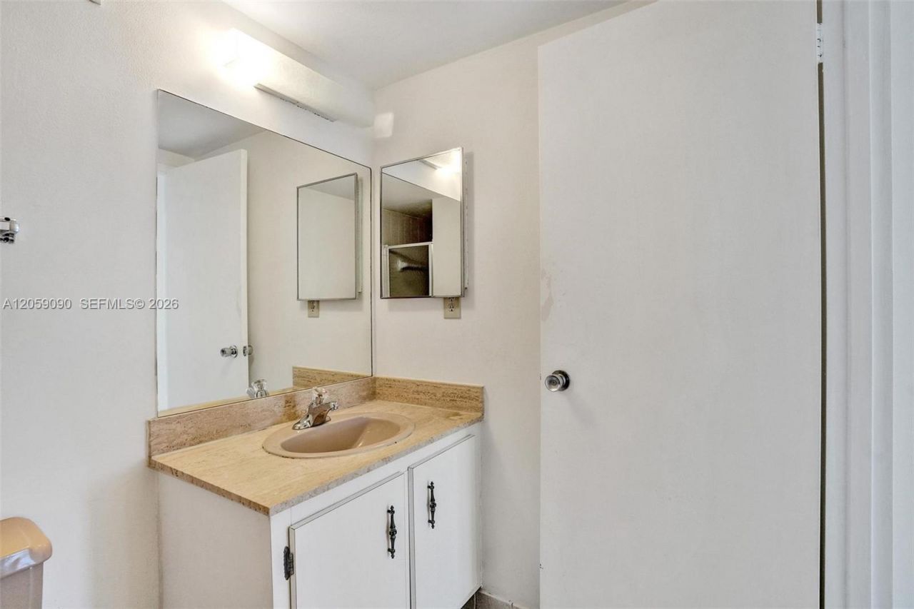 500 Three Islands Blvd, Unit 213, Hallandale Beach, FL 33009 Photo