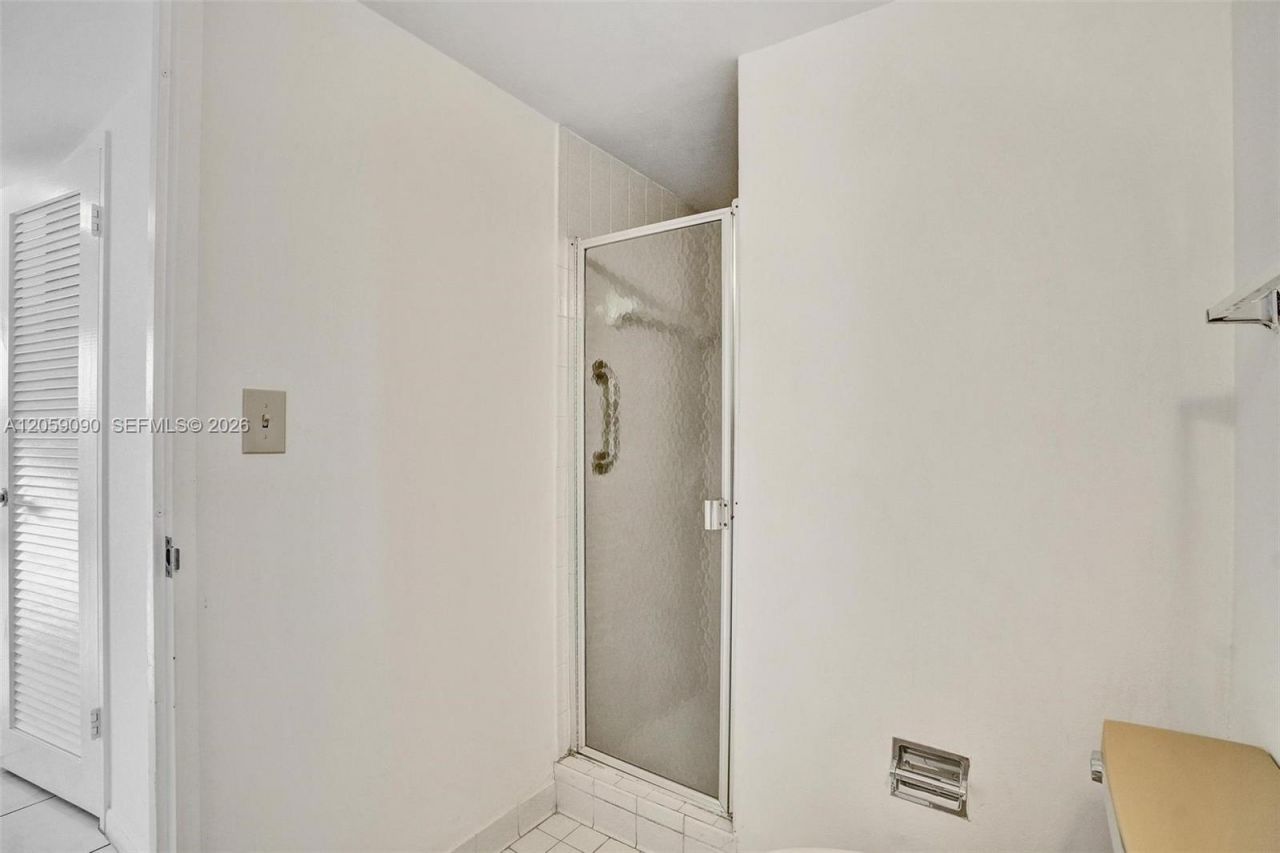 500 Three Islands Blvd, Unit 213, Hallandale Beach, FL 33009 Photo