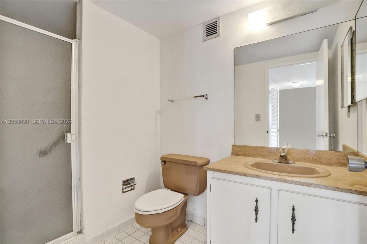 500 Three Islands Blvd, Unit 213, Hallandale Beach, FL 33009 Photo