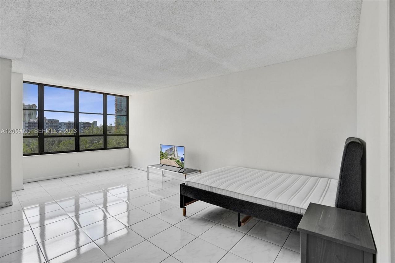 500 Three Islands Blvd, Unit 213, Hallandale Beach, FL 33009 Photo
