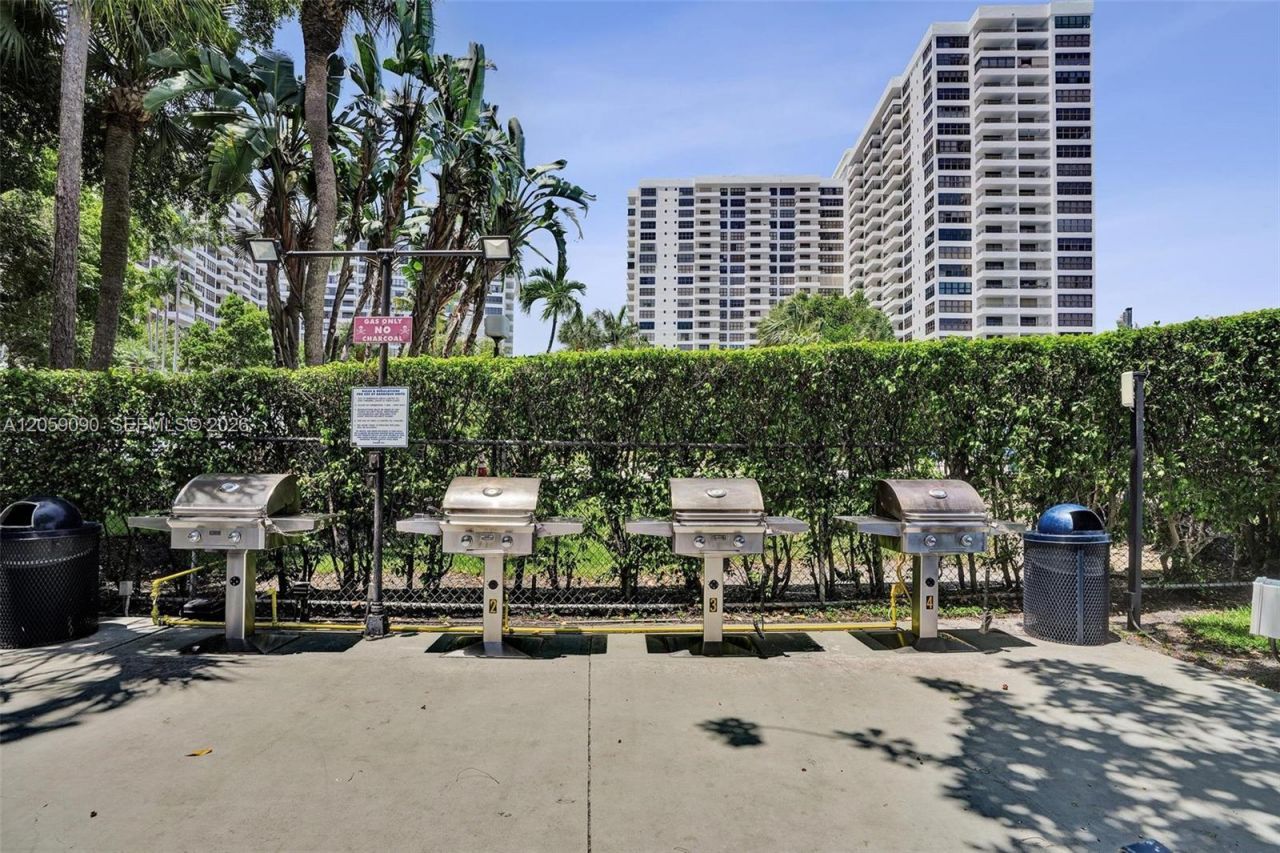 500 Three Islands Blvd, Unit 213, Hallandale Beach, FL 33009 Photo