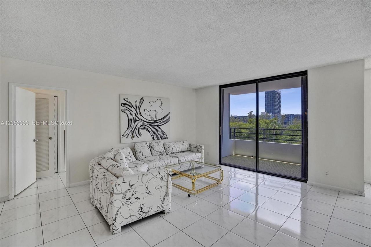500 Three Islands Blvd, Unit 213, Hallandale Beach, FL 33009 Photo