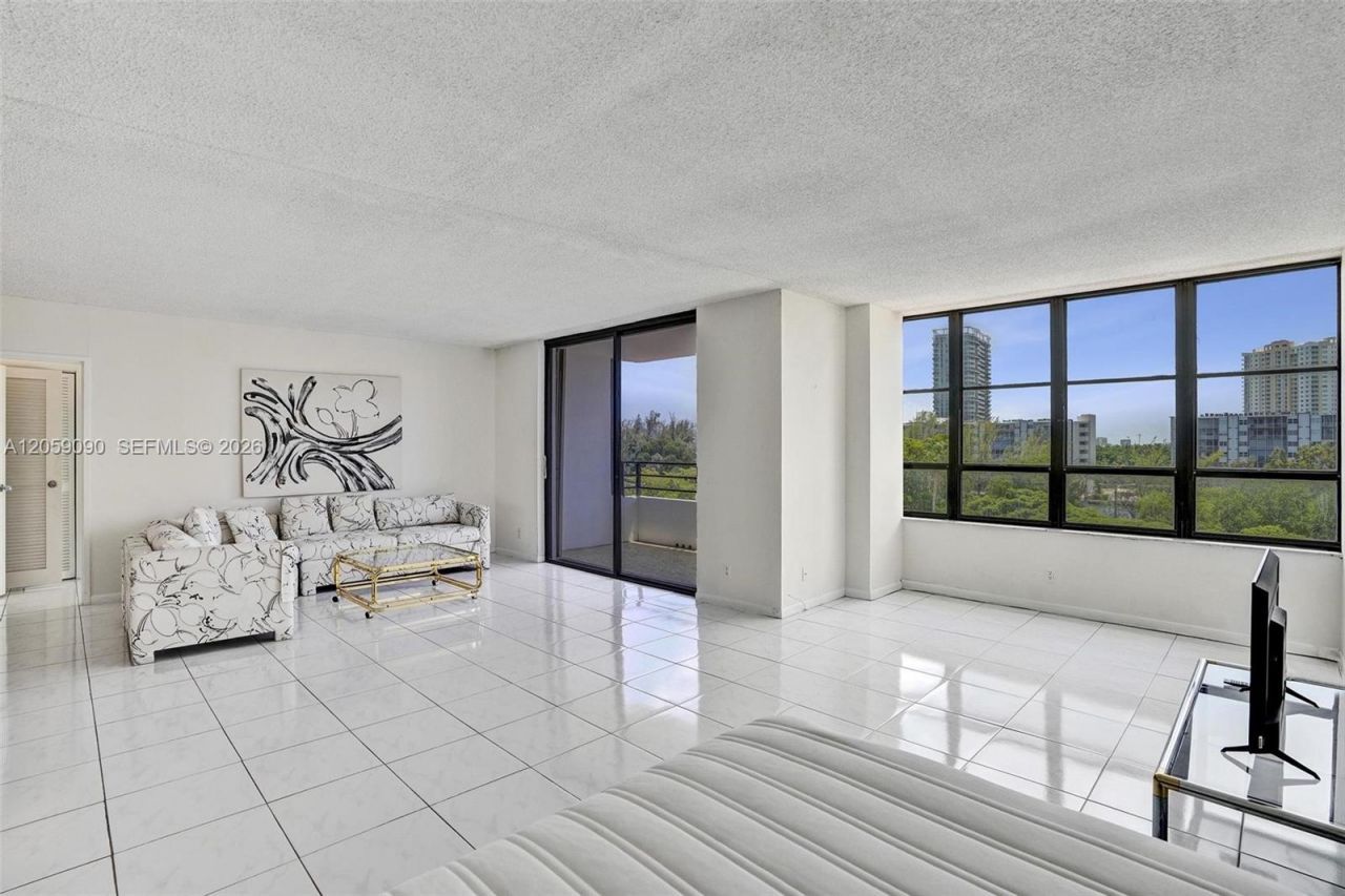 500 Three Islands Blvd, Unit 213, Hallandale Beach, FL 33009 Photo