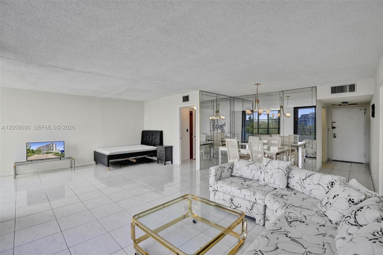500 Three Islands Blvd, Unit 213, Hallandale Beach, FL 33009 Photo