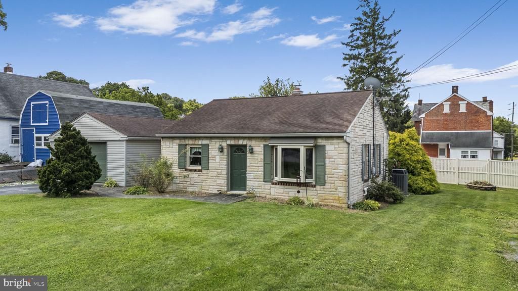 408 Elwyn Terrace, Manheim, PA 17545 Main Photo