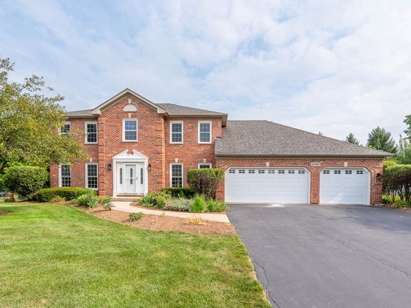 8N065 Secretariat Court, St. Charles, IL 60175