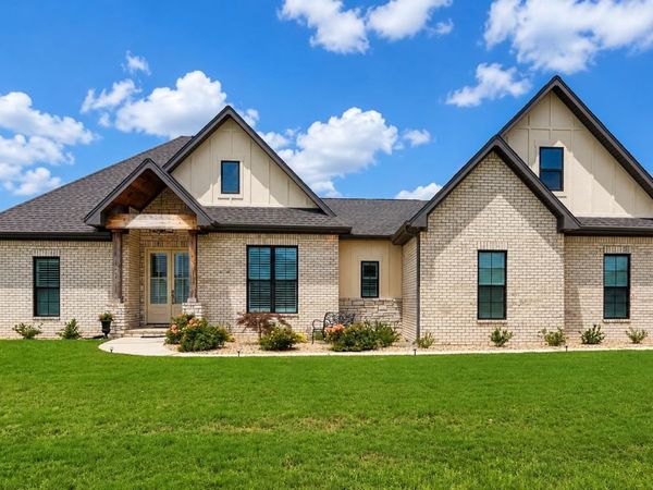 104 Shane Dr, Muscle Shoals, AL 35661
