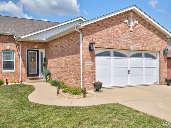 125 Warren Manor, Unit B, Highland, IL 62249