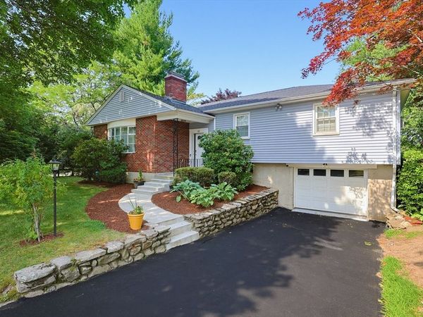 18 Fletcher St, Worcester, MA 01604