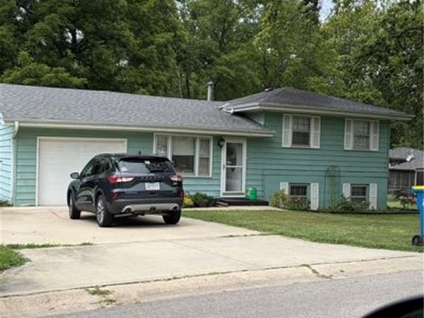 S Main Street, Liberty, MO 64068
