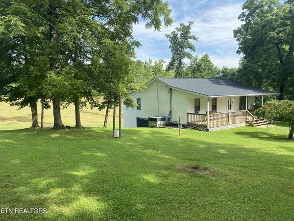 2840 Blaylock Rd, Crossville, TN 38572