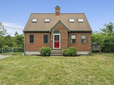 190 Monroe St, Pembroke, MA 02359