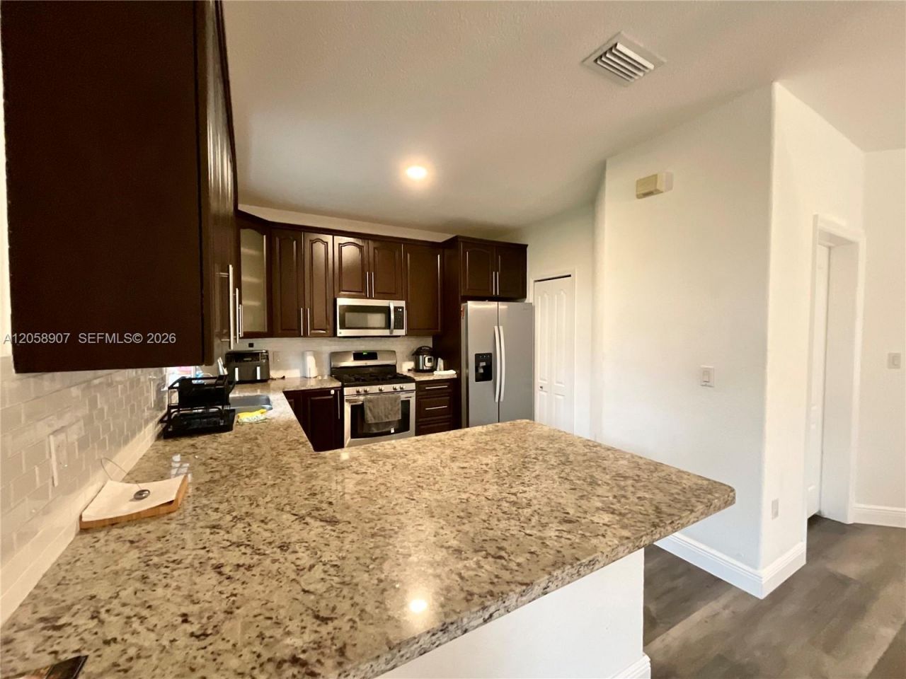 11320 NW 43rd Ter, Doral, FL 33178 Photo