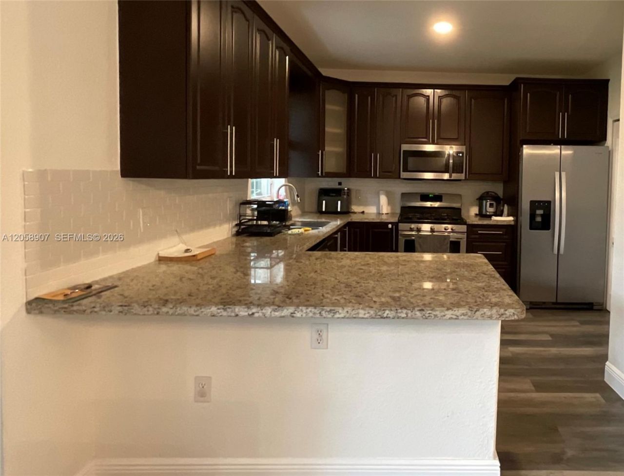 11320 NW 43rd Ter, Doral, FL 33178 Photo