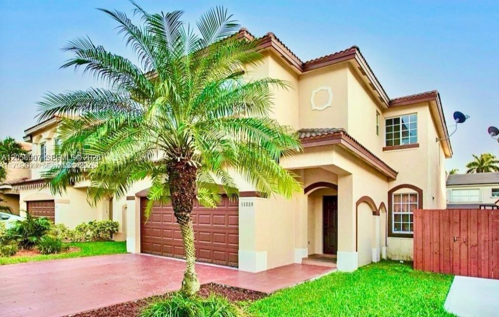 11320 NW 43rd Ter, Doral, FL 33178 Photo