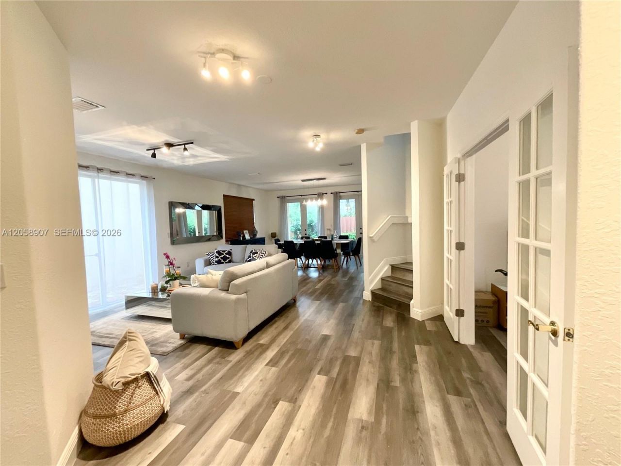 11320 NW 43rd Ter, Doral, FL 33178 Photo
