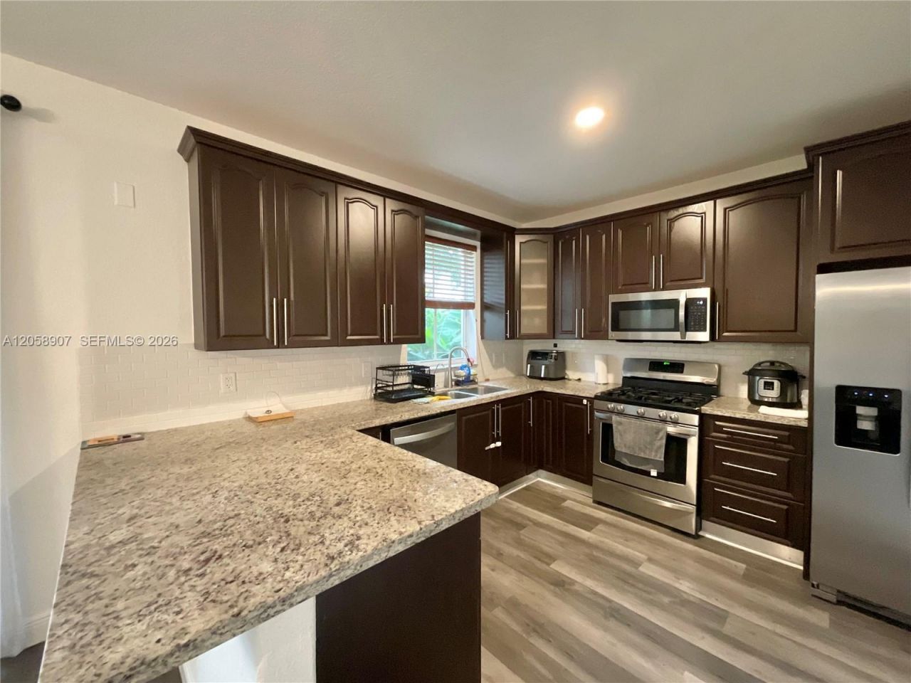 11320 NW 43rd Ter, Doral, FL 33178 Photo