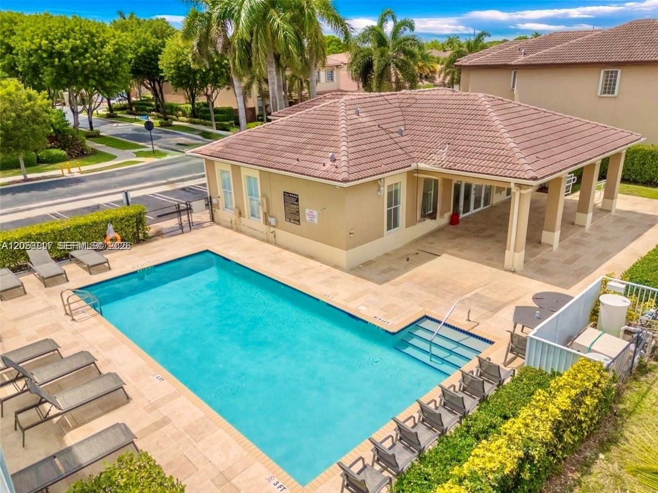 11320 NW 43rd Ter, Doral, FL 33178 Photo