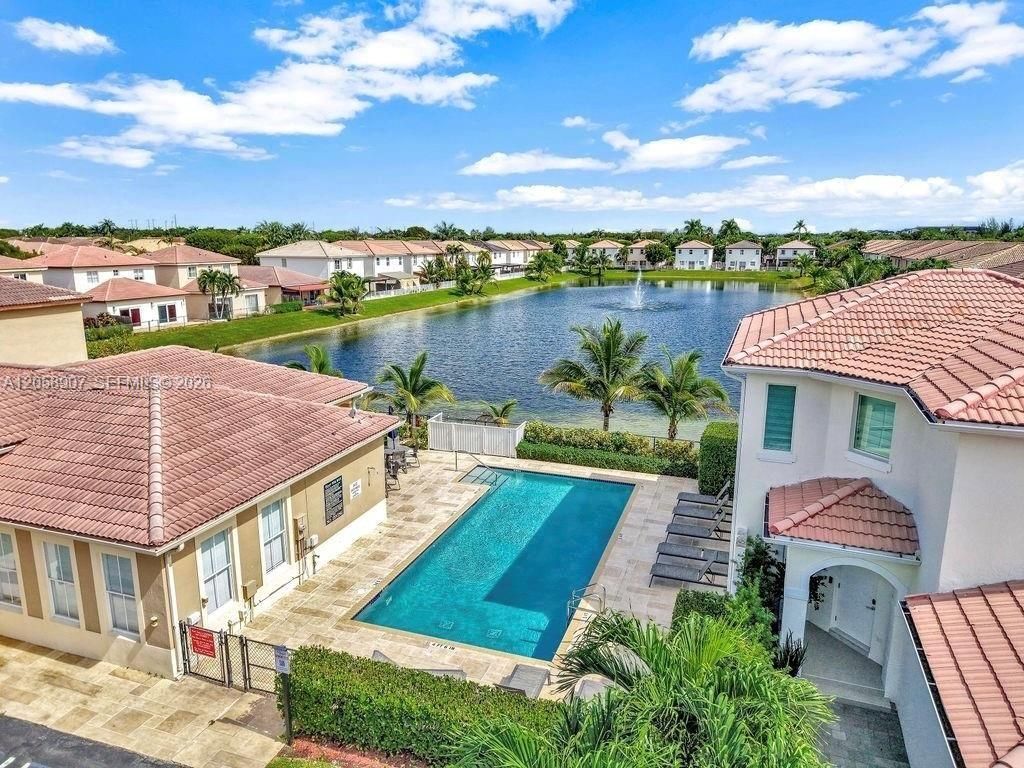 11320 NW 43rd Ter, Doral, FL 33178 Photo