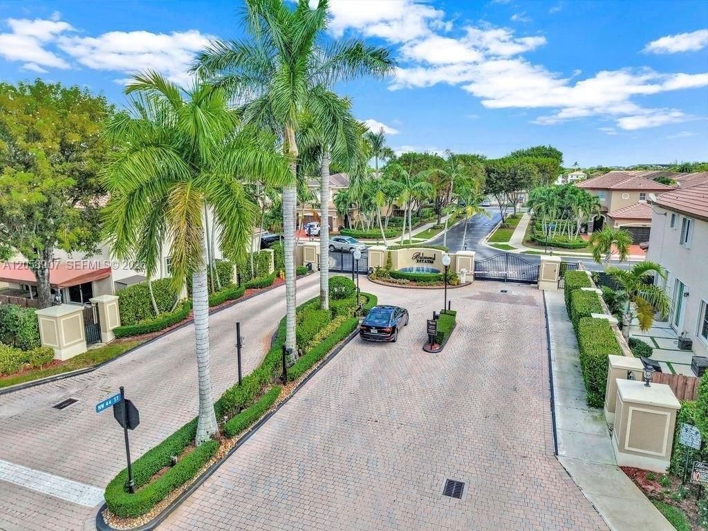 11320 NW 43rd Ter, Doral, FL 33178 Photo