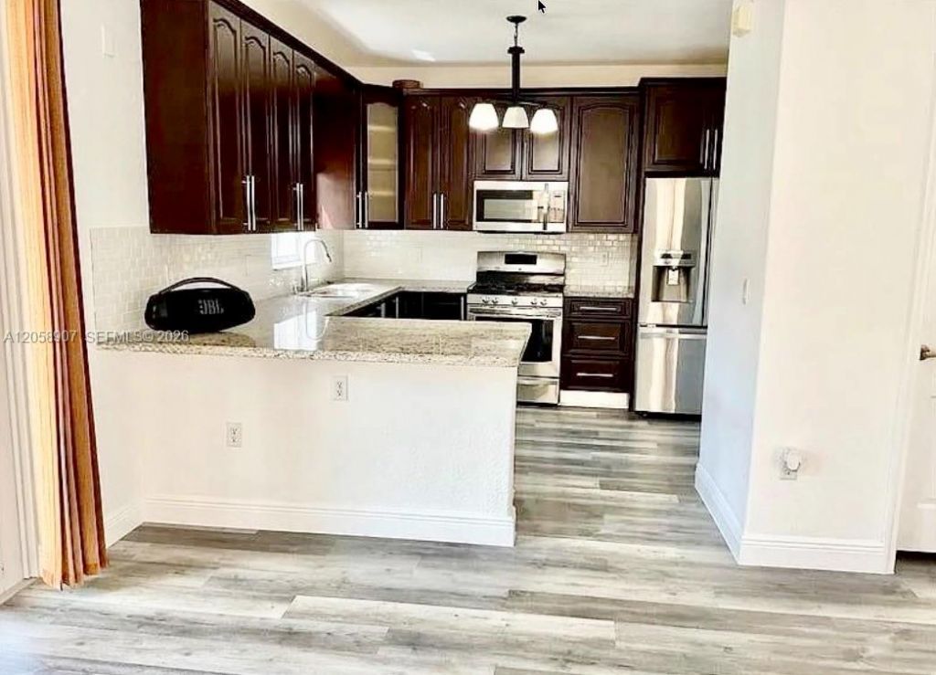 11320 NW 43rd Ter, Doral, FL 33178 Photo