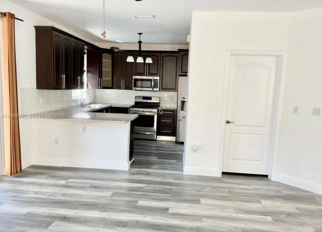 11320 NW 43rd Ter, Doral, FL 33178 Photo