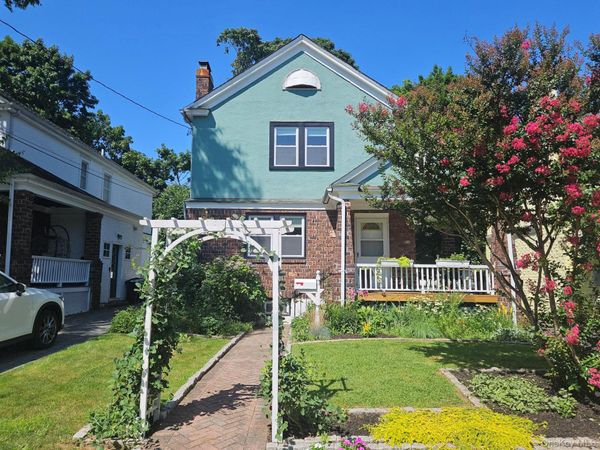 48 Hillview Avenue , Port Washington, NY 11050